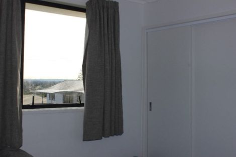 Photo of property in 28 Denver Avenue, Sunnyvale, Auckland, 0612