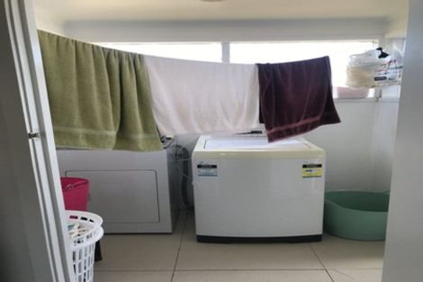 Photo of property in 3/178 Chivalry Road, Glenfield, Auckland, 0629