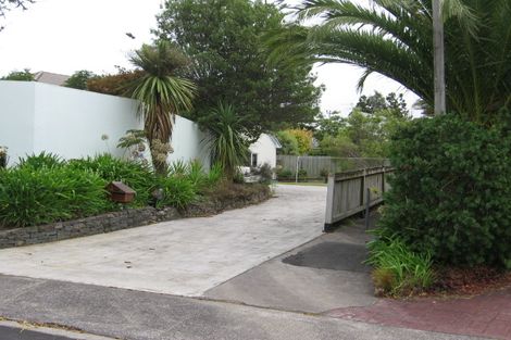 Photo of property in 37 Cherub Place, West Harbour, Auckland, 0618
