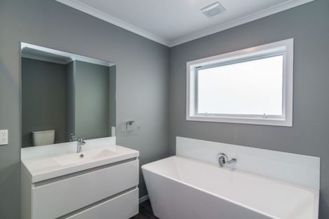 Photo of property in 22 Rarangi Way, Owhiro Bay, Wellington, 6023