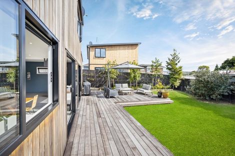 Photo of property in 3a Ward Crescent, Te Atatu Peninsula, Auckland, 0610