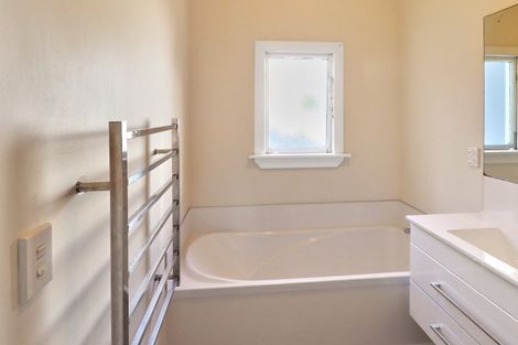 Photo of property in 47 Childers Terrace, Kilbirnie, Wellington, 6022