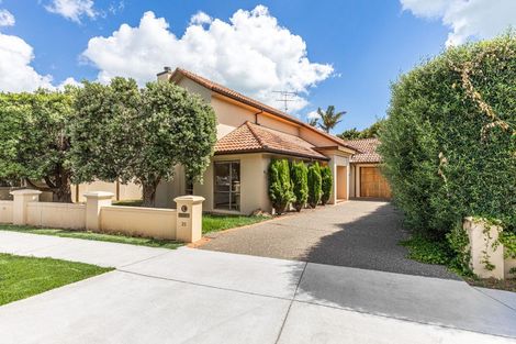 Photo of property in 25 Oakwood Grove, Eastern Beach, Auckland, 2012