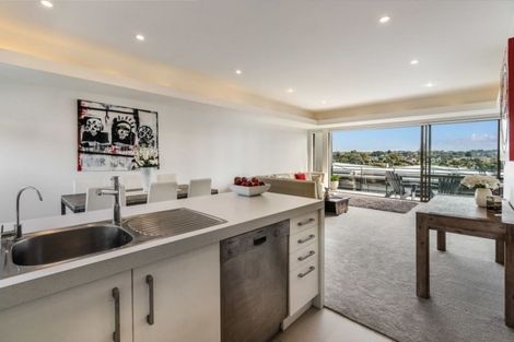 Photo of property in 4/49 Browns Road, Browns Bay, Auckland, 0630