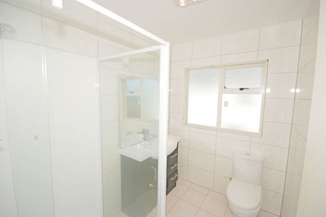 Photo of property in 21 Chilcott Road, Henderson, Auckland, 0612