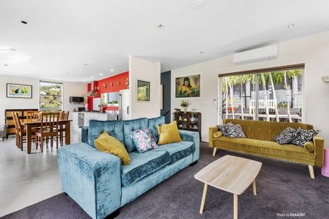 Photo of property in 13 Kopiko Way, Brooklyn, Wellington, 6021