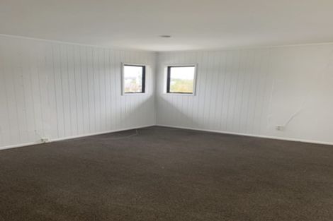 Photo of property in 24 Neil Avenue, Te Atatu Peninsula, Auckland, 0610