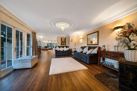 Photo of property in 105 Grassmere Road, Henderson Valley, Auckland, 0612