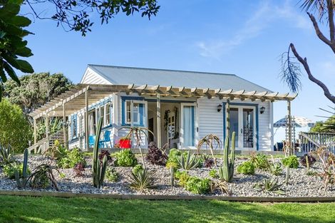 Photo of property in 106 Paetawa Road, Peka Peka, Waikanae, 5391