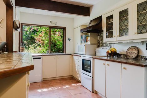 Photo of property in 11 Chelverton Terrace, Red Beach, 0932