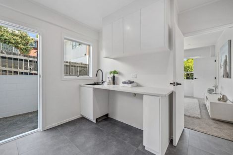 Photo of property in 68 Weatherly Road, Torbay, Auckland, 0630