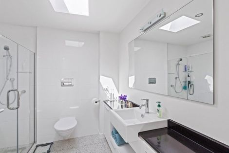 Photo of property in Weekeston Apartments, 2a Nobs Line, Strandon, New Plymouth, 4312