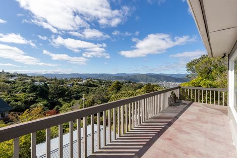 Photo of property in 171 Miromiro Road, Normandale, Lower Hutt, 5010