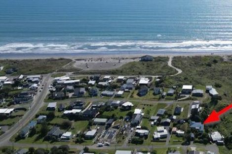 Photo of property in 18 Brown Terrace, Foxton Beach, Foxton, 4815