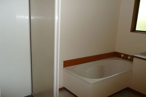 Photo of property in 31b Bush Road, Waiatarua, Auckland, 0604