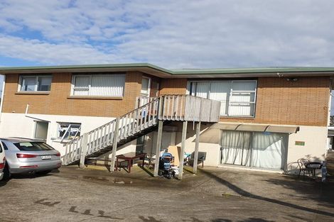 Photo of property in 1/940 East Coast Road, Northcross, Auckland, 0630