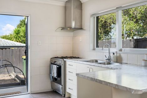 Photo of property in 1/1 Broadview Place, Howick, Auckland, 2014