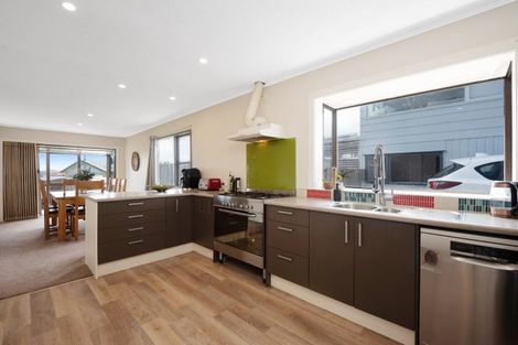Photo of property in 34 Edgecombe Street, Newlands, Wellington, 6037