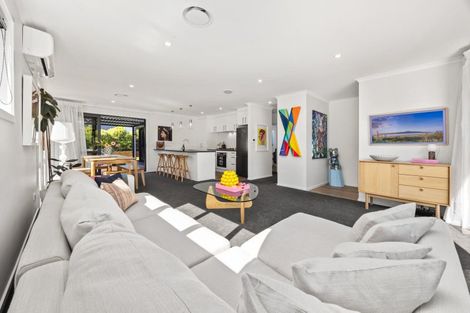 Photo of property in 10 Pateke Drive, Kenepuru, Porirua, 5022