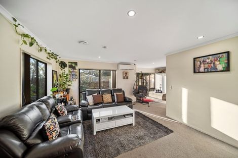 Photo of property in 116e Great South Road, Manurewa, Auckland, 2102