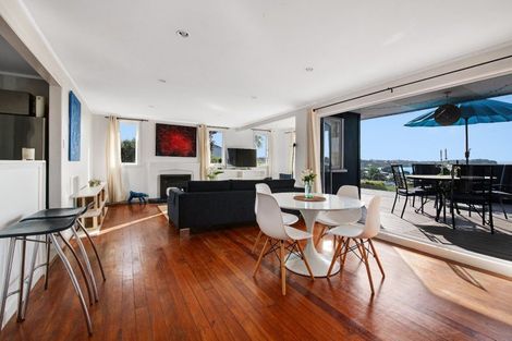 Photo of property in 15 Beach Road, Manly, Whangaparaoa, 0930