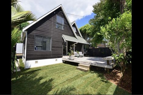 Photo of property in 2/26 Sandown Road, Rothesay Bay, Auckland, 0630