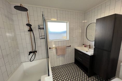 Photo of property in 2/2 Hatherley Place, Clendon Park, Auckland, 2103