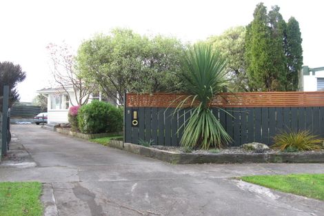Photo of property in 5 Pukatea Place, Milson, Palmerston North, 4414