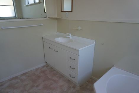 Photo of property in 17 Pioneer Crescent, Helensburgh, Dunedin, 9010