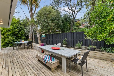 Photo of property in 8 Palawan Place, Torbay, Auckland, 0630