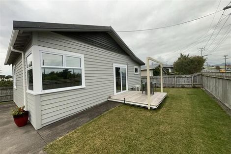 Photo of property in 197 Seaview Road, Westown, New Plymouth, 4310