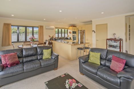 Photo of property in 24 Heritage Close, Whitianga, 3510