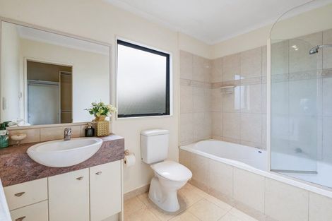 Photo of property in 26 Black Teal Close, Unsworth Heights, Auckland, 0632