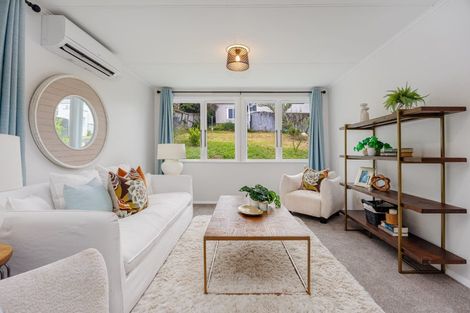 Photo of property in 27a Langton Road, Stanmore Bay, Whangaparaoa, 0932
