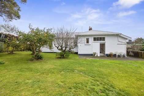 Photo of property in 17 Barrett Street, Westown, New Plymouth, 4310