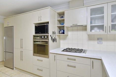 Photo of property in 11 Springside Place, Redwood, Christchurch, 8051