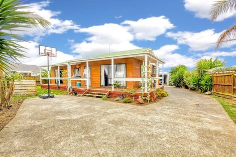 Photo of property in 28 Dungarvon Place, Clendon Park, Auckland, 2103