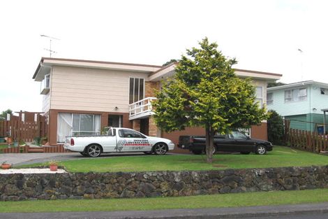 Photo of property in 19 Widmore Drive, Massey, Auckland, 0614