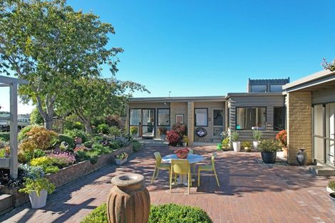 Photo of property in 11 Leven Street, South Hill, Oamaru, 9400