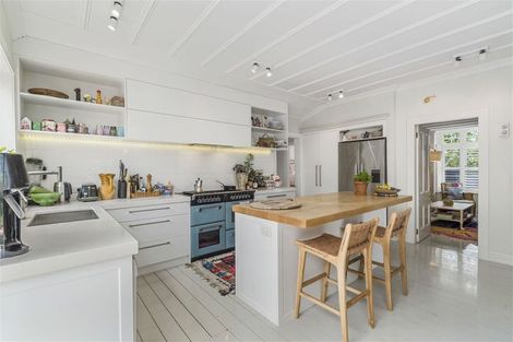 Photo of property in 5 Turnbull Road, Narrow Neck, Auckland, 0624