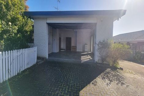 Photo of property in 2 Kerlin Crescent, West Harbour, Auckland, 0618