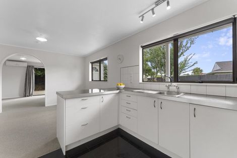 Photo of property in 23 Chadwick Place, Highbury, Palmerston North, 4412