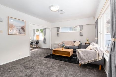 Photo of property in 127 Parkvale Road, Karori, Wellington, 6012