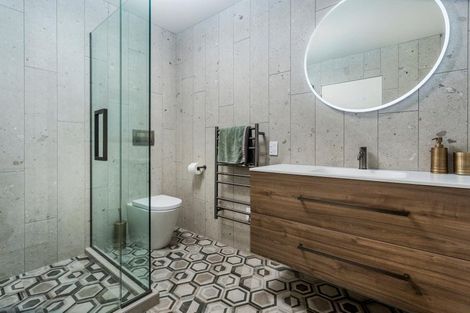 Photo of property in 2 Old Lake Road, Narrow Neck, Auckland, 0624