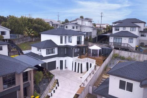 Photo of property in 14 San Casello Rise, Henderson, Auckland, 0612