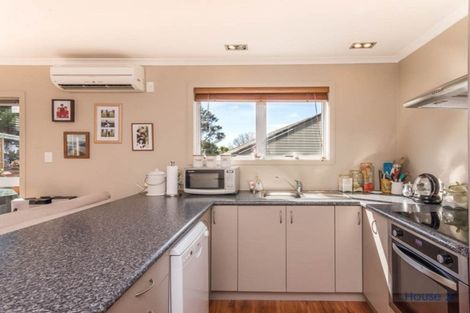 Photo of property in 25a Eastglen Road, Glen Eden, Auckland, 0602