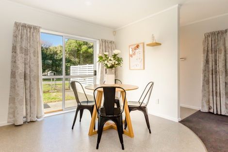 Photo of property in 2 Te Uruhi Grove, Paraparaumu, 5032