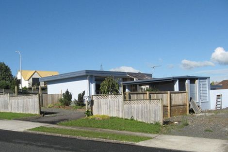 Photo of property in 51 Highland Park Drive, Highland Park, Auckland, 2010
