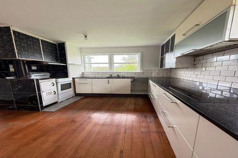 Photo of property in 52 Seymour Road, Sunnyvale, Auckland, 0612