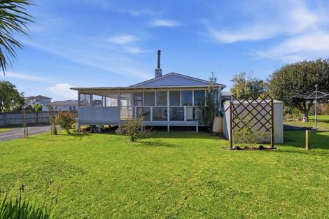 Photo of property in 10 House Avenue, Mangere Bridge, Auckland, 2022